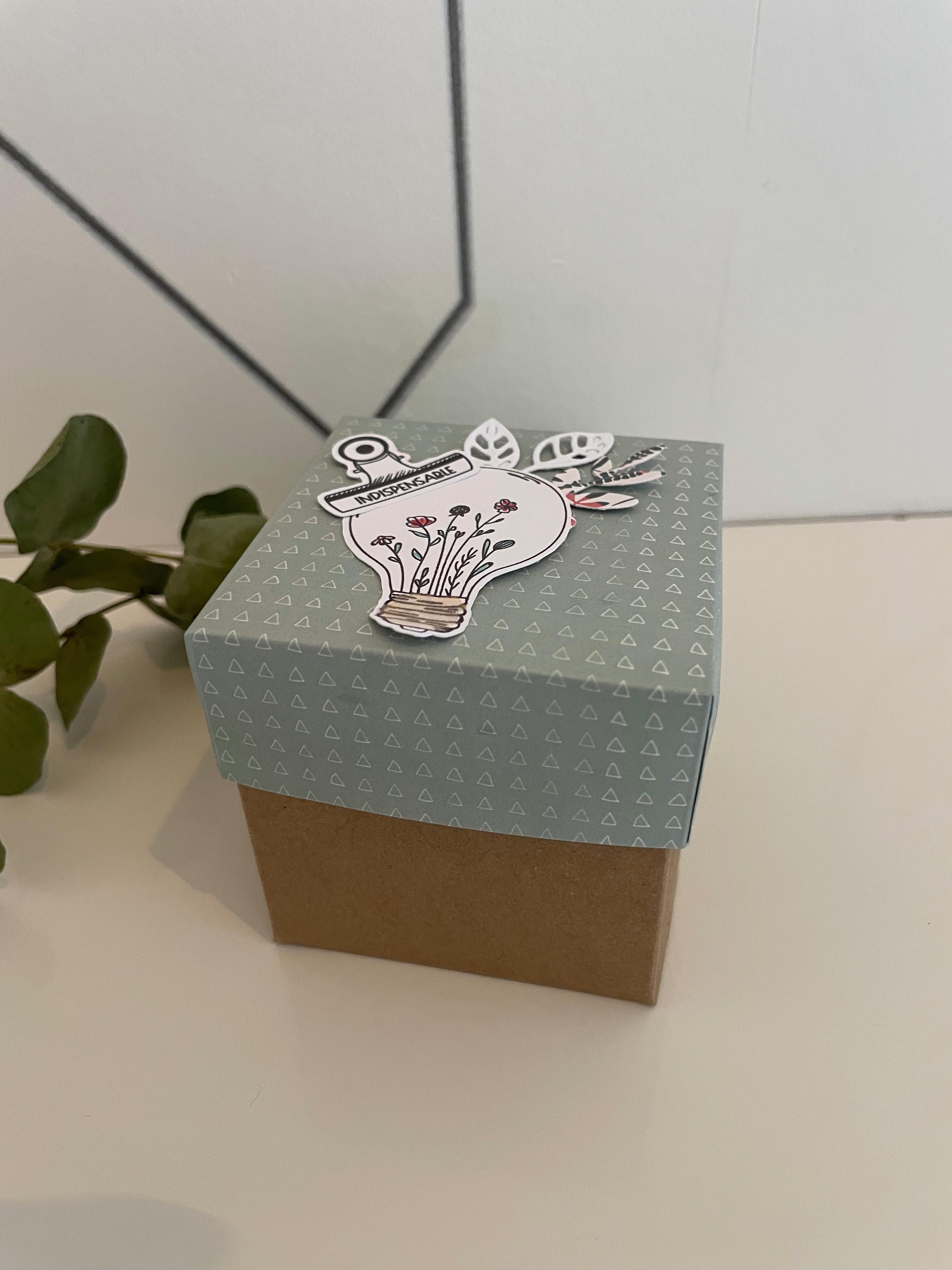 Boîte à souvenirs décorée